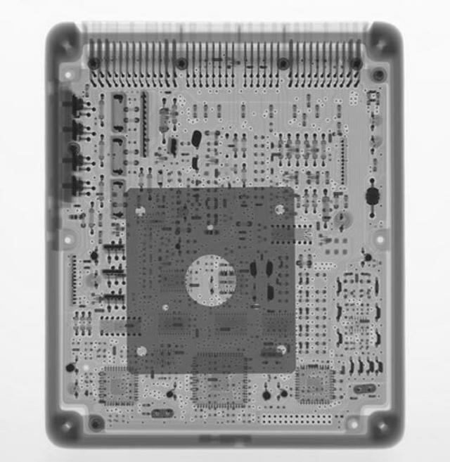 整个电子控制单元(ECU)的二维X-ray图像 整个电子控制单元(ECU)的二维X-ray图像